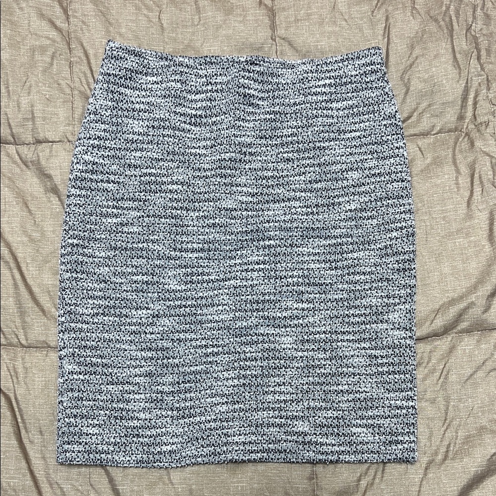 Ann Taylor Factory Petite Black and White Tweed Knit Pencil Skirt 6P VGUC